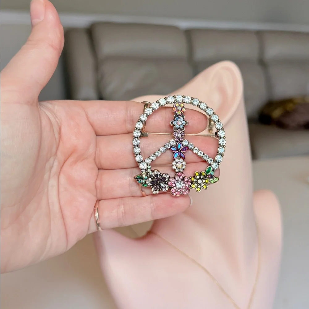🌷 Colorful Peace Sign Brooch - Picture 3 of 8
